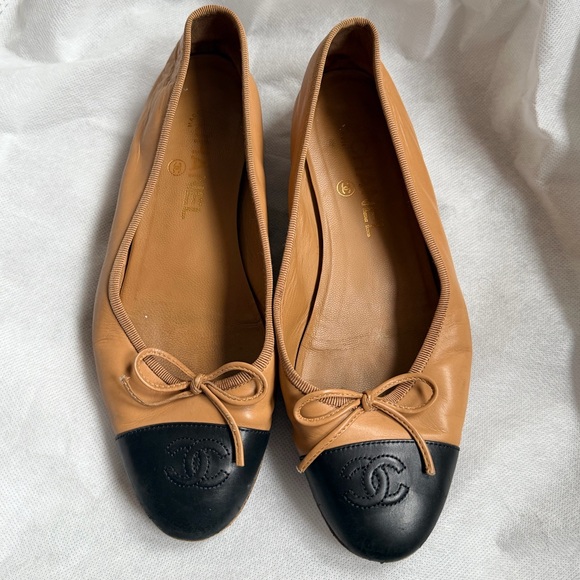 CHANEL Shoes - Chanel Nude Camel Lambskin Black Cap Toe Ballet Flat